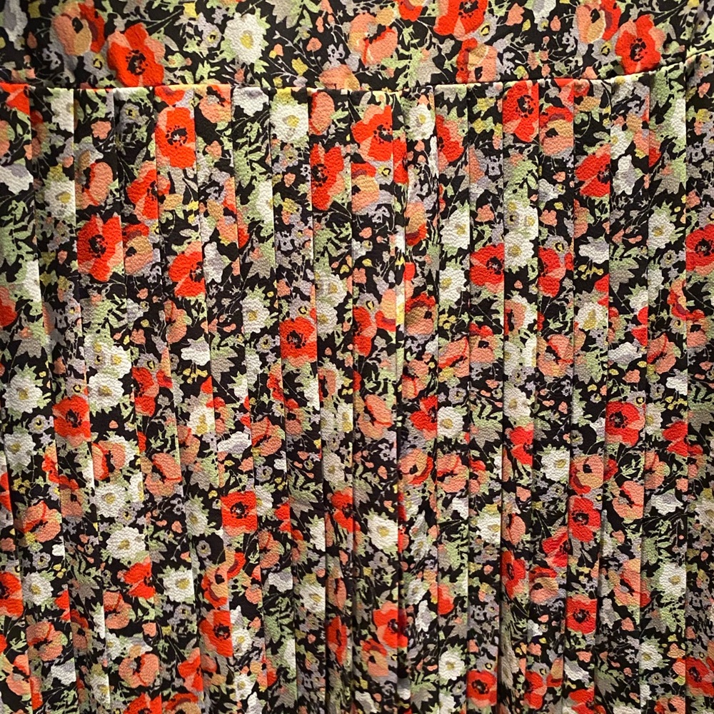 🔥 NWT ENDLESS ROSE GLORAL PLEATED ROMPER - Picture 3 of 10